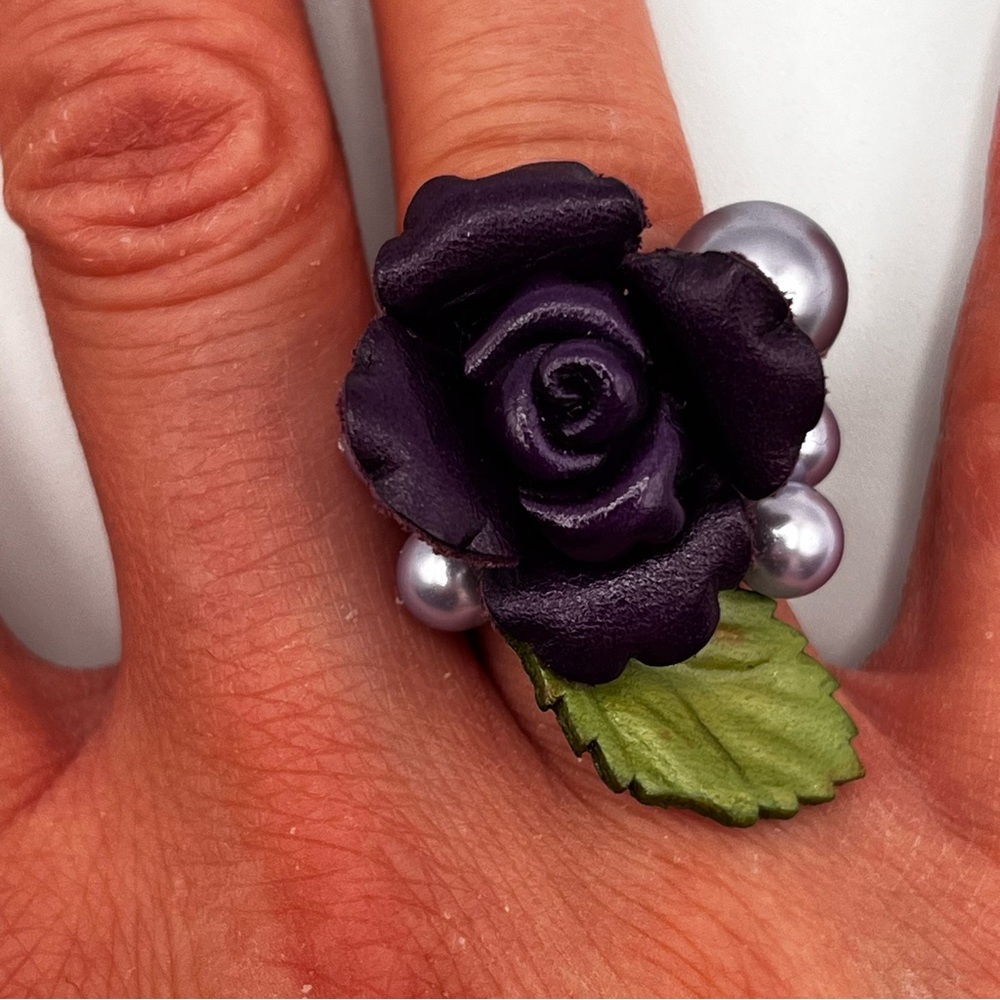 **NEW** LEATHER ROSE ADJUSTABLE RING - Picture 2 of 11